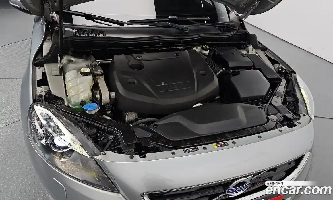 Volvo V40 2016 2.0 гидро в Москве № 2058003, фото 6
