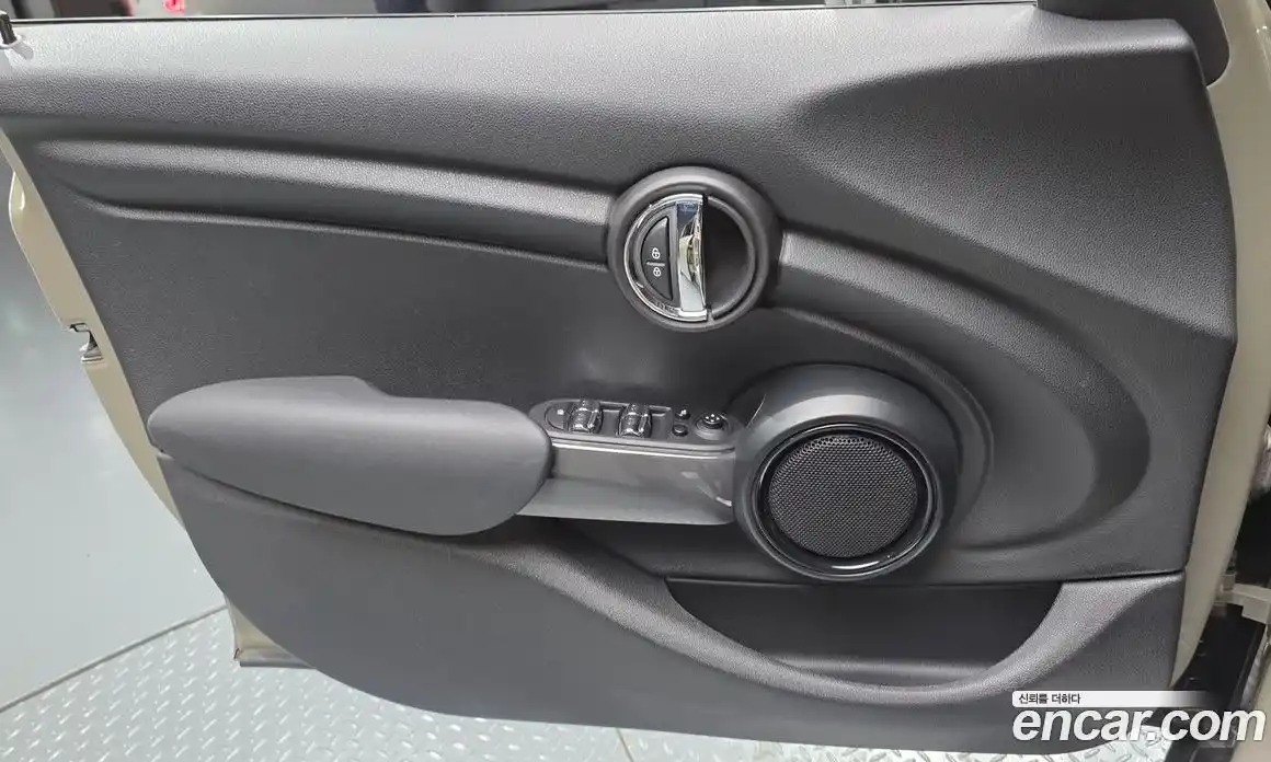 Mini Cooper 2018 1.5 гидро в Москве № 2059573, фото 14