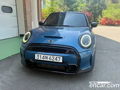 Mini Cooper Convertible 2023 2.0 гидро в Москве № 2059720, миниатюра 3