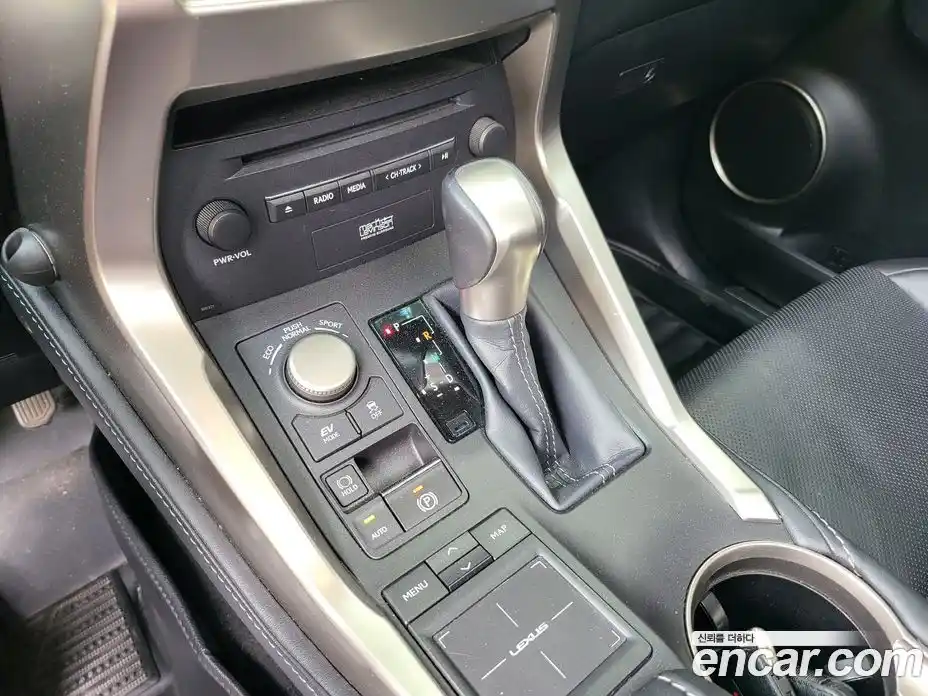 Lexus NX 2015 2.5 гидро в Москве № 2060214, фото 11
