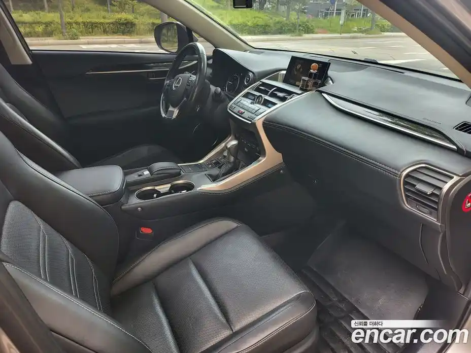 Lexus NX 2015 2.5 гидро в Москве № 2060214, фото 6
