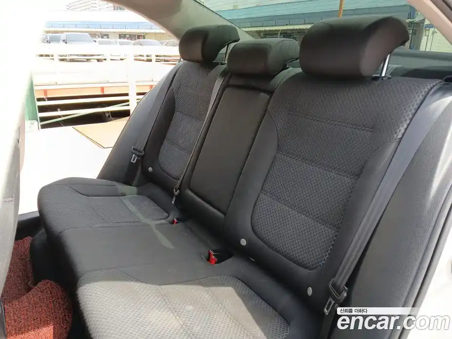 Volkswagen Jetta 2011 2.0 гидро в Москве № 2061177, фото 11