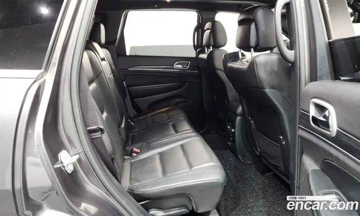 Jeep Cherokee 2019 3.0 гидро в Москве № 2061608, фото 11