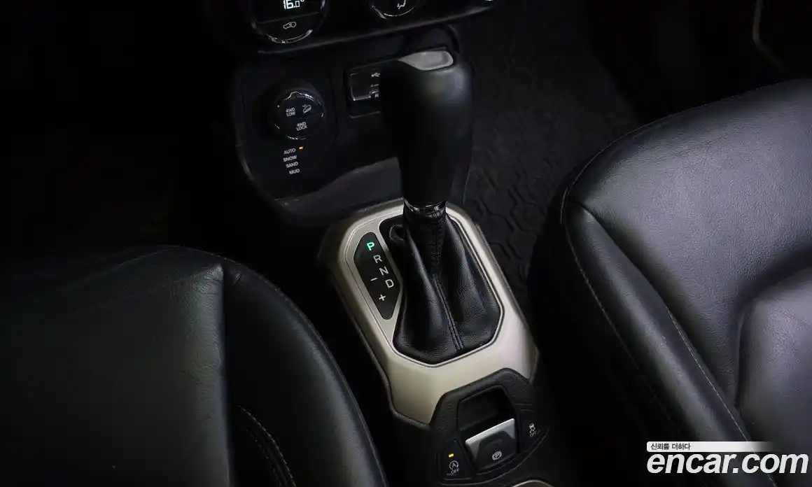 Jeep Renegade 2016 2.0 гидро в Москве № 2061682, фото 9