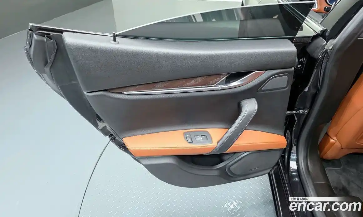 Maserati Ghibli 2019 3.0 гидро, фото 15