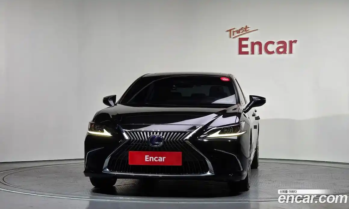 Lexus ES 2018 2.5 гидро в Москве № 214697, фото 3