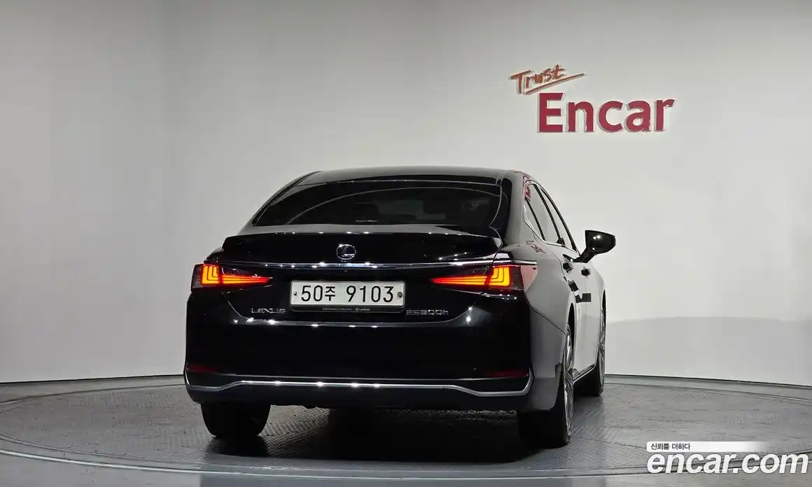 Lexus ES 2018 2.5 гидро в Москве № 214697, фото 4