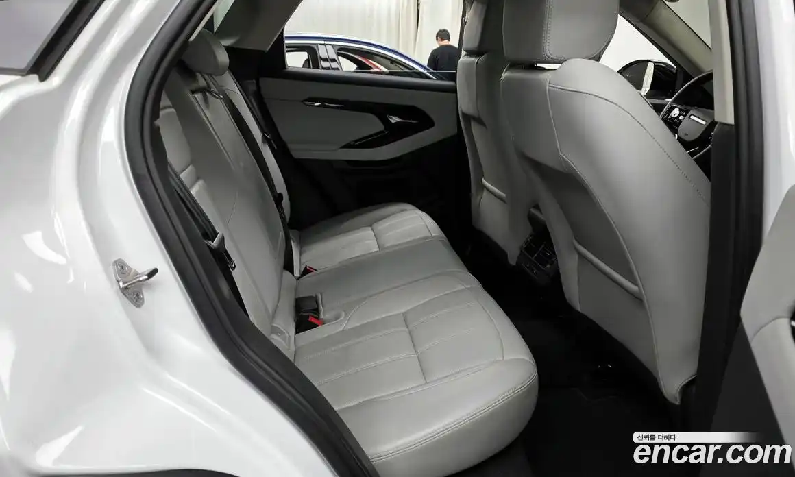 Land Rover Range-Rover Evoque 2024 2.0 гидро в Москве № 166005, фото 12