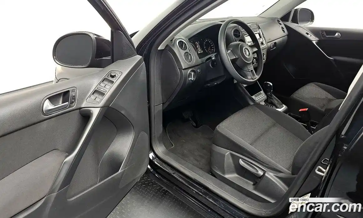 Volkswagen Tiguan 2012 2.0 гидро в Москве № 168947, фото 11