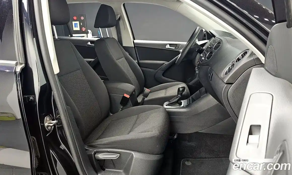 Volkswagen Tiguan 2012 2.0 гидро в Москве № 168947, фото 10