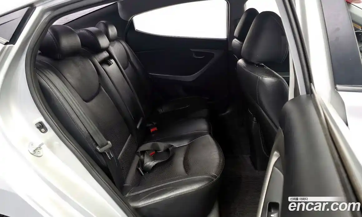 Hyundai Avante 2012 1.6 механика в Москве № 2050168, фото 11