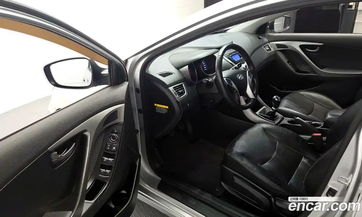 Hyundai Avante 2012 1.6 механика в Москве № 2050168, фото 10
