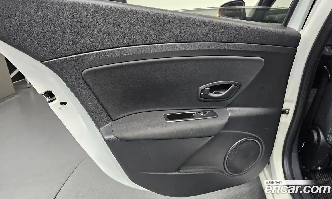 Renault SM3 2015 1.6 гидро в Москве № 2054241, фото 15