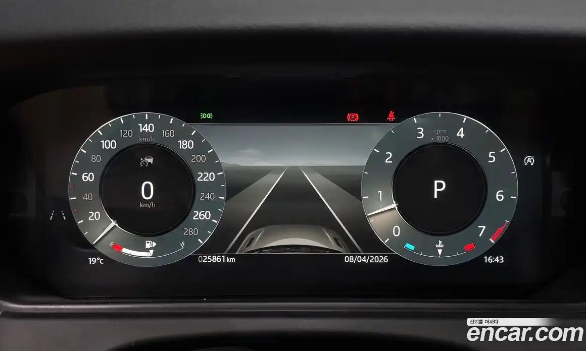 Land Rover Range-Rover Velar 2024 3.0 гидро в Москве № 2058770, фото 8