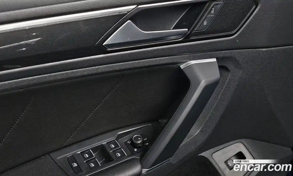 Volkswagen Tiguan 2018 2.0 гидро в Москве № 2060573, фото 29