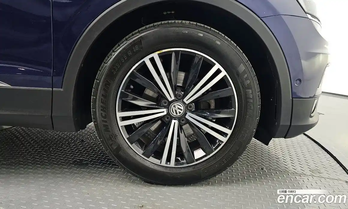 Volkswagen Tiguan 2018 2.0 гидро в Москве № 2060573, фото 6