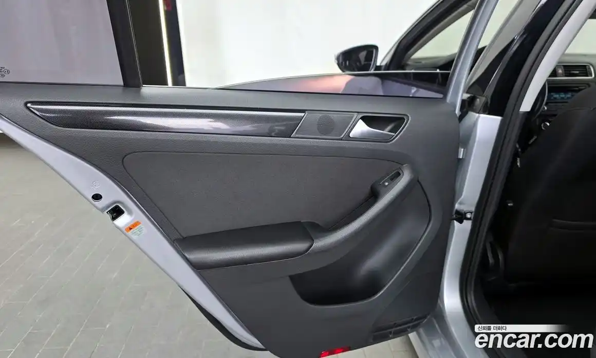 Volkswagen Jetta 2014 1.6 гидро в Москве № 2060698, фото 15