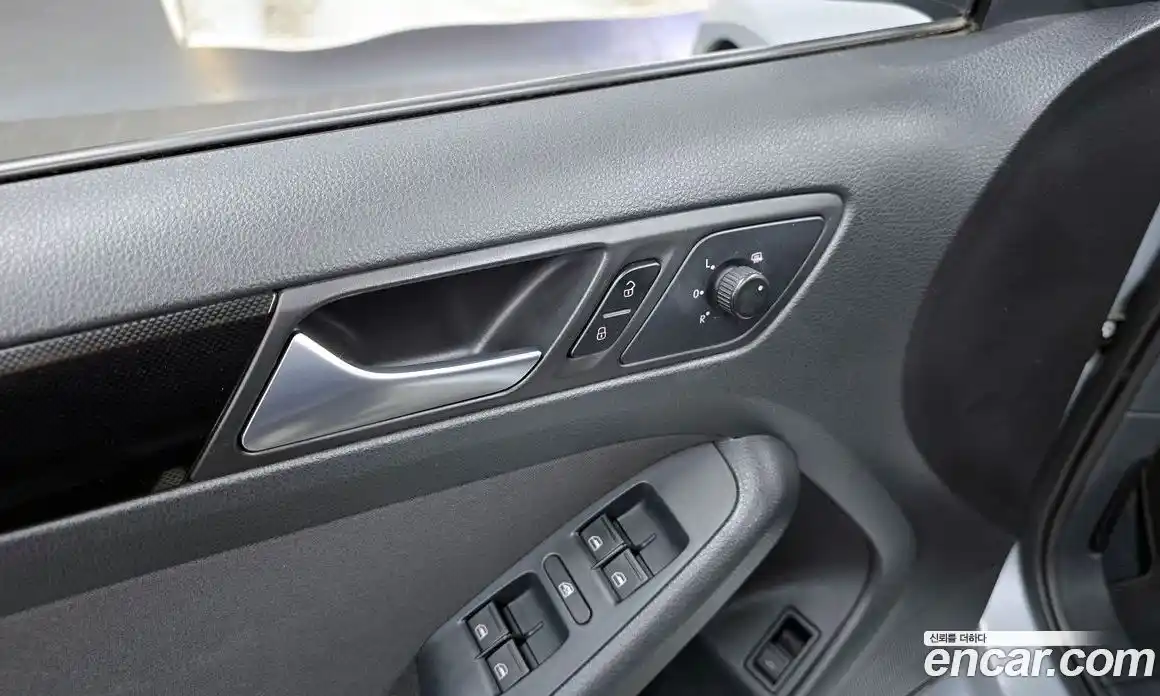 Volkswagen Jetta 2014 1.6 гидро в Москве № 2060698, фото 24