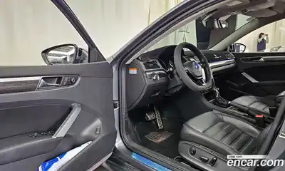 Volkswagen Passat 2018 2.0 гидро в Москве № 2060764, миниатюра 10