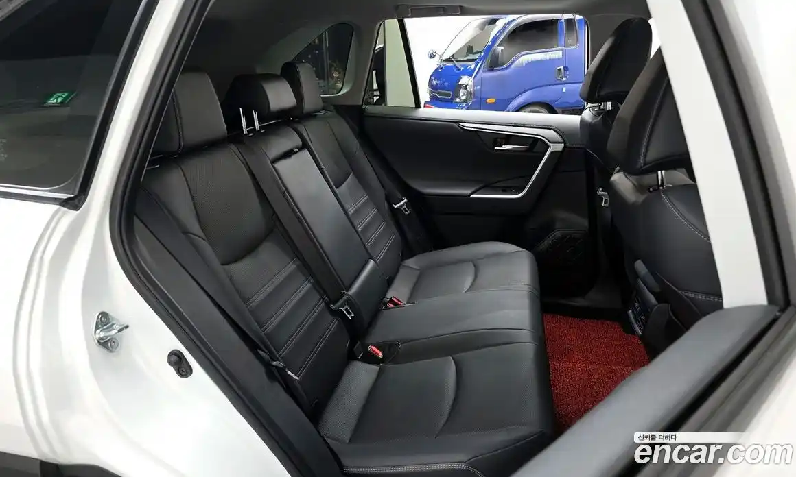 Toyota RAV4 2024 2.5 гидро в Москве № 2061910, фото 11