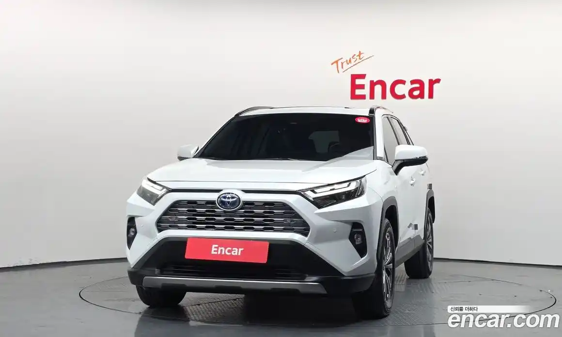 Toyota RAV4 2024 2.5 гидро в Москве № 2061910, фото 3