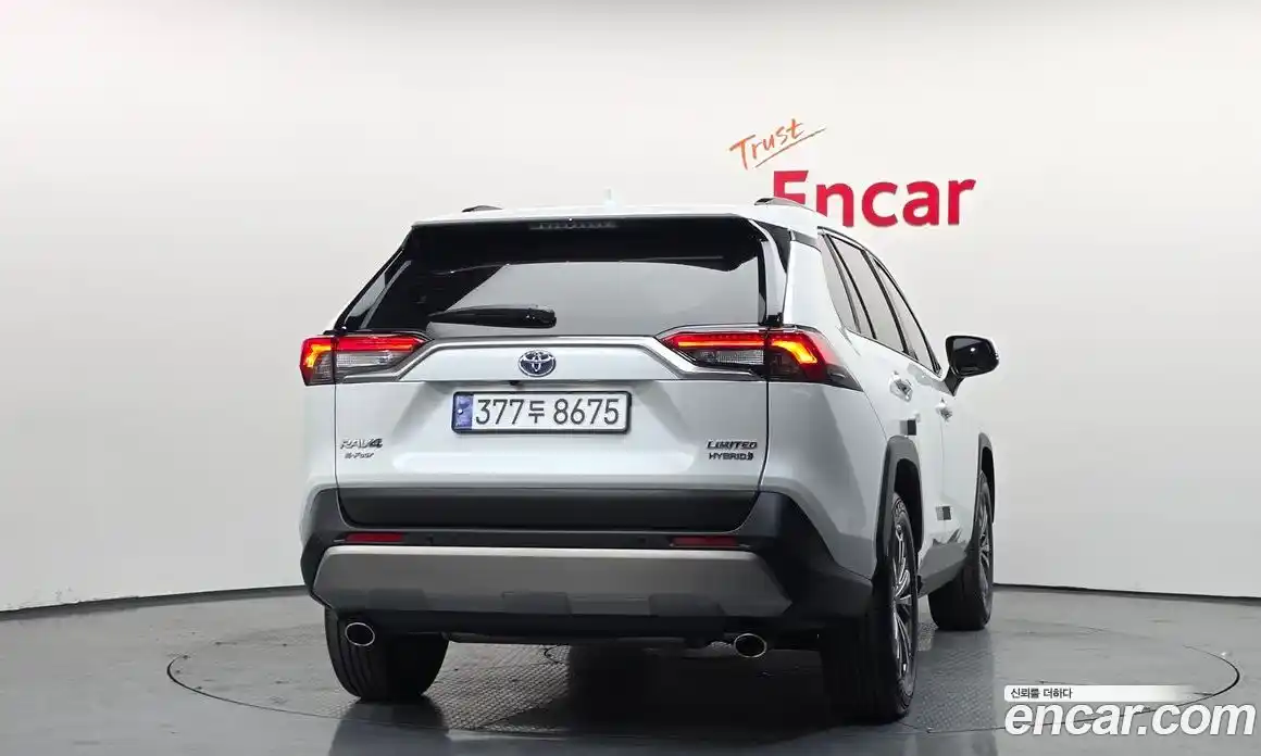 Toyota RAV4 2024 2.5 гидро в Москве № 2061910, фото 4
