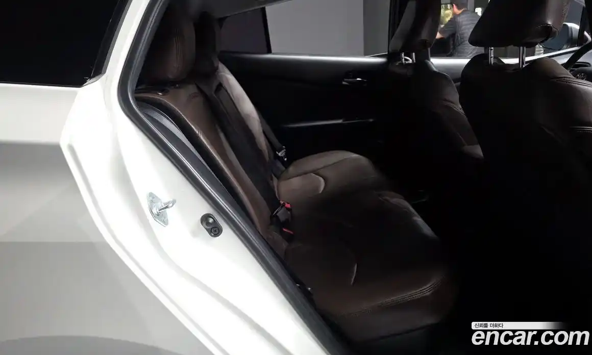 Toyota Prius 2016 1.8 гидро в Москве № 2062163, фото 12