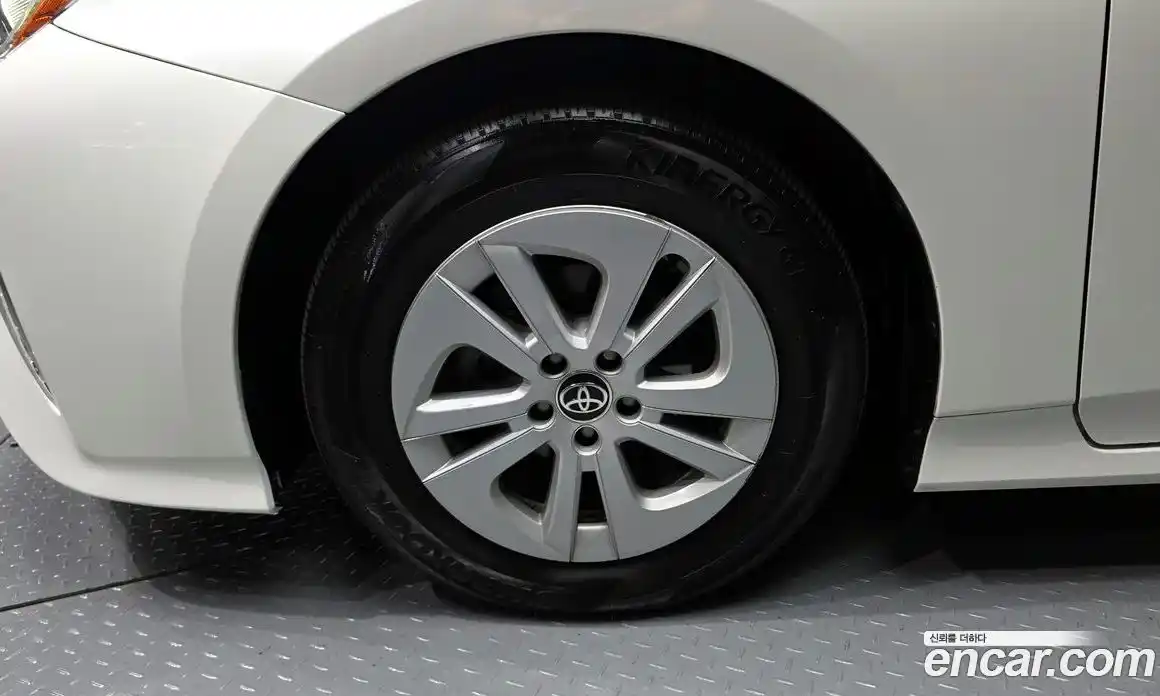 Toyota Prius 2016 1.8 гидро в Москве № 2062163, фото 5