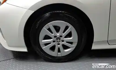 Toyota Prius 2016 1.8 гидро в Москве № 2062163, миниатюра 5