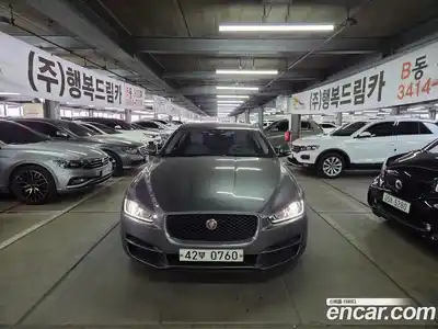Jaguar XE, 2015