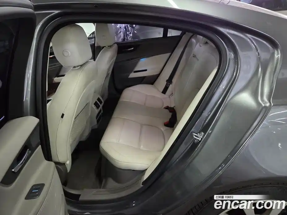 Jaguar XE 2015 2.0 гидро в Москве № 2064797, фото 20