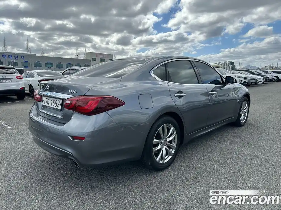 Infiniti Q70 2018 3.7 гидро в Москве № 2065254, фото 5