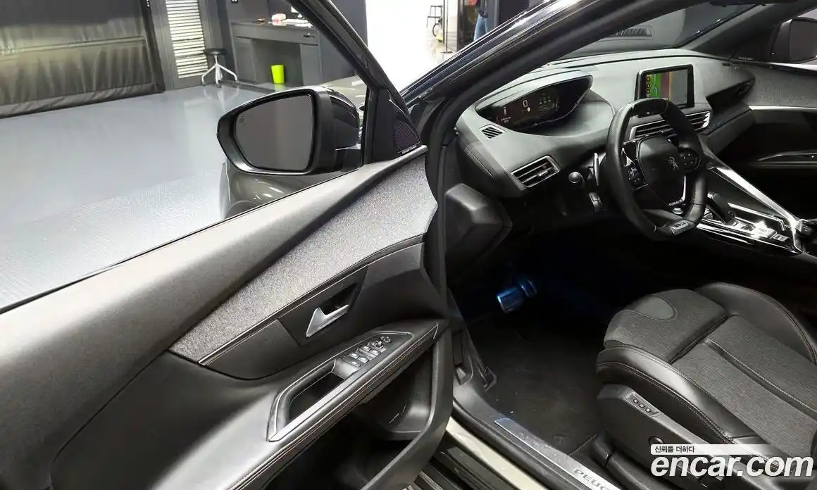 Peugeot 5008 2018 1.6 гидро в Москве, фото 13
