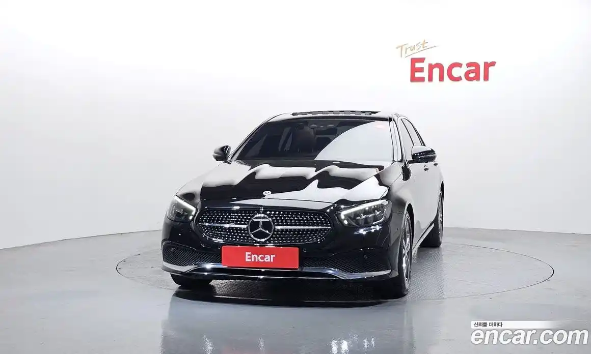 Mercedes-Benz E-Class 2023 2.0 гидро, фото 3