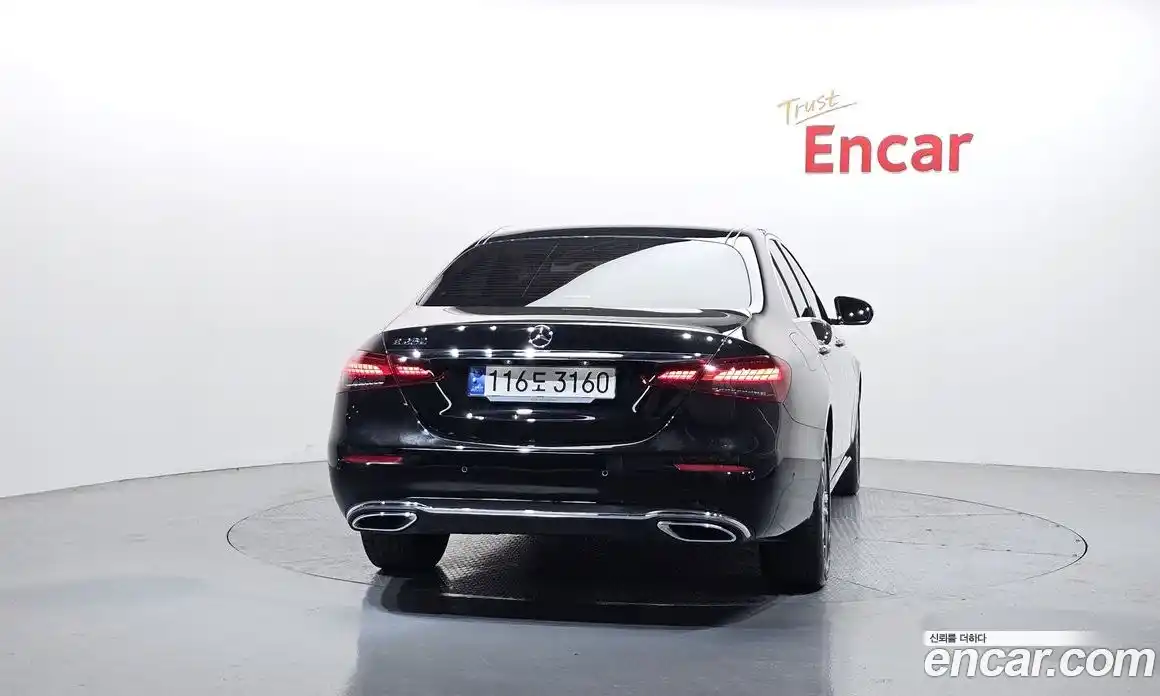 Mercedes-Benz E-Class 2023 2.0 гидро, фото 4