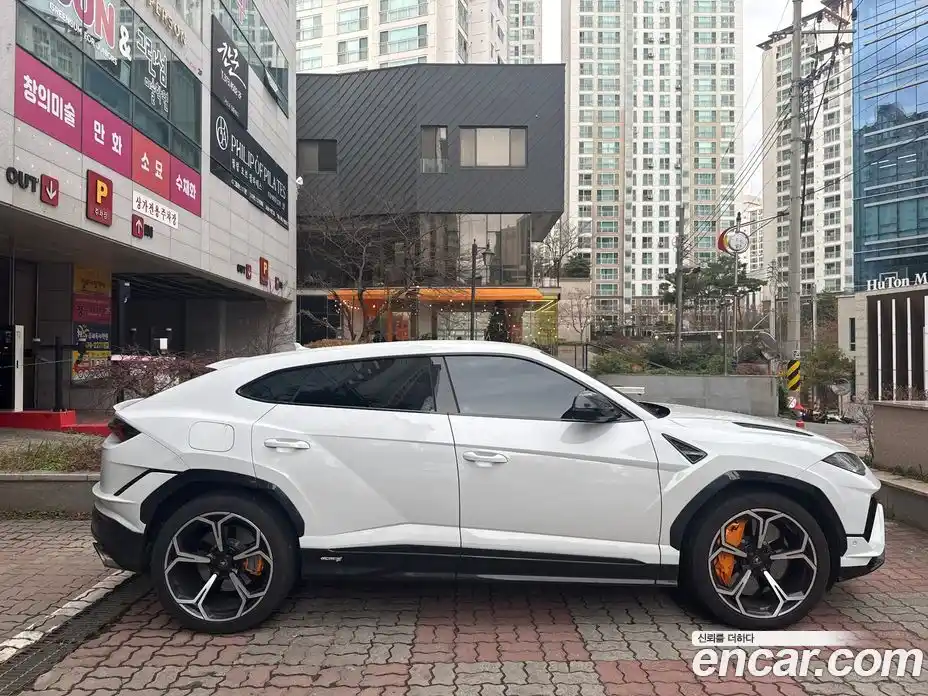 Lamborghini Urus 2024 4.0 гидро, фото 3