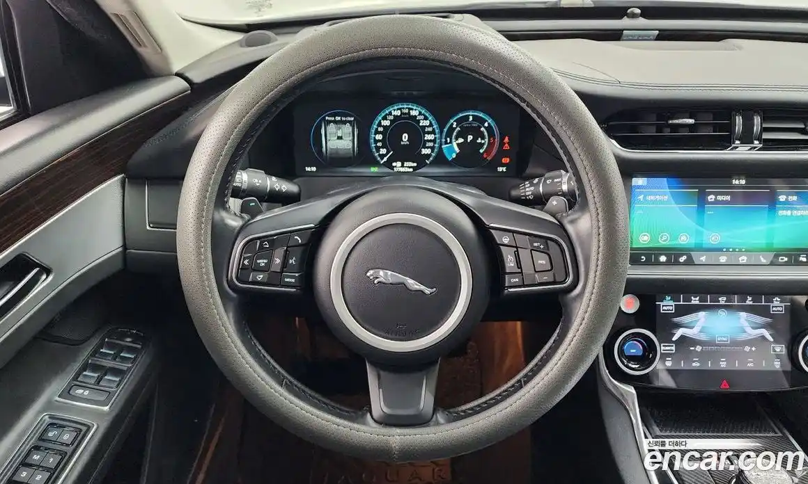 Jaguar XF 2016 2.0 гидро в Москве № 331522, фото 13