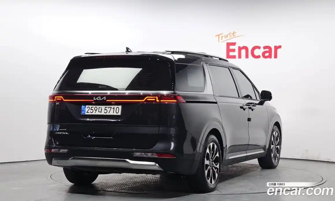 Kia Canival 2023 3.5 гидро в Москве № 115025, фото 2