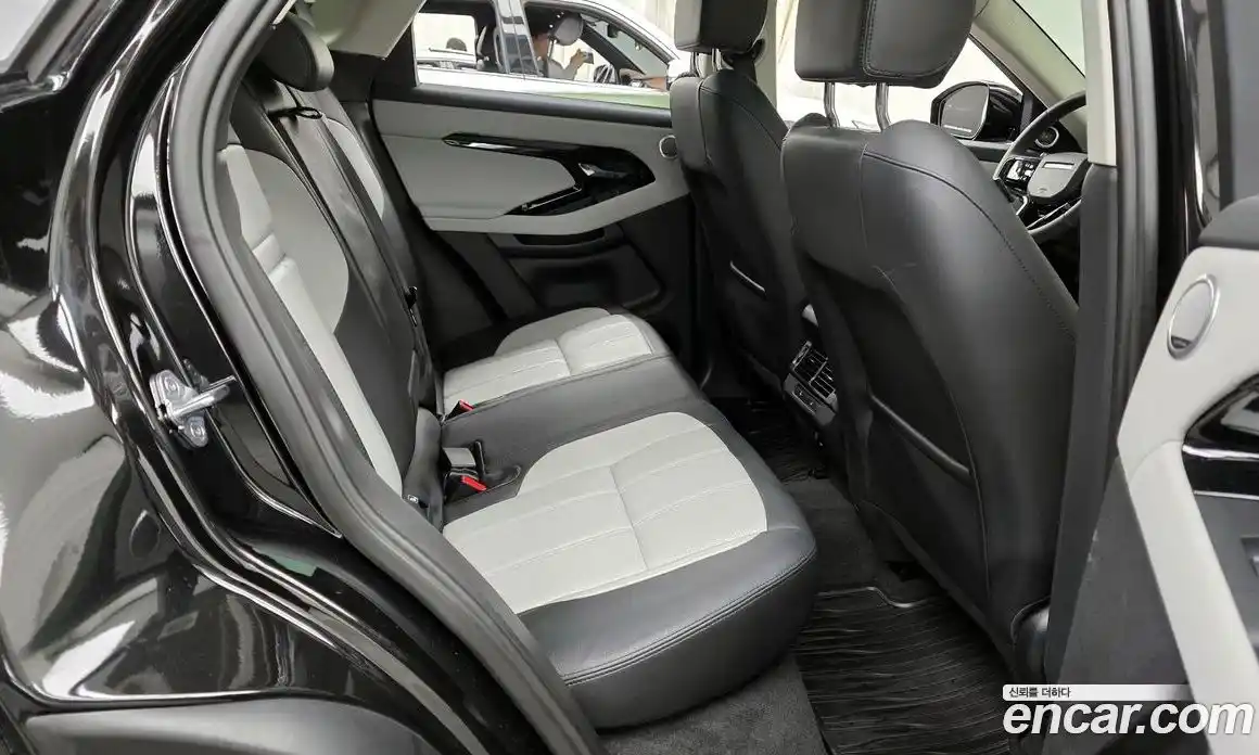 Land Rover Range-Rover Evoque 2024 2.0 гидро в Москве № 165933, фото 12