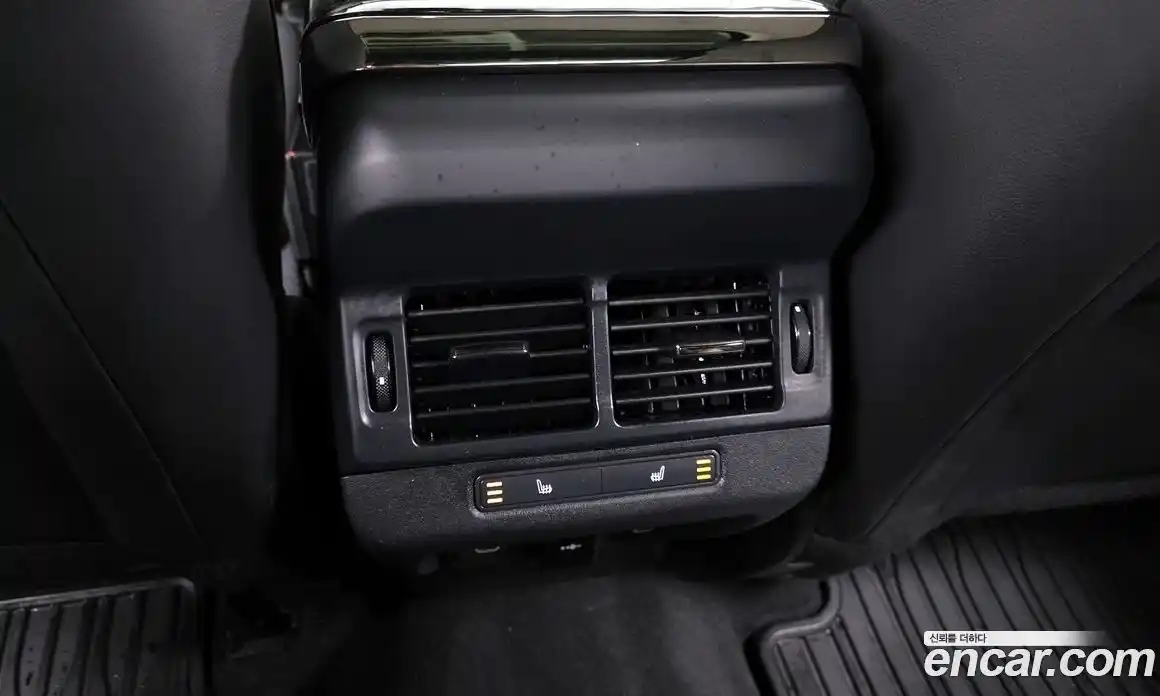 Land Rover Range-Rover Evoque 2024 2.0 гидро в Москве № 165933, фото 18