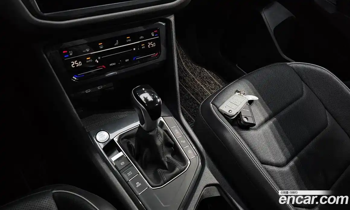 Volkswagen Tiguan 2022 2.0 гидро в Москве № 168826, фото 9