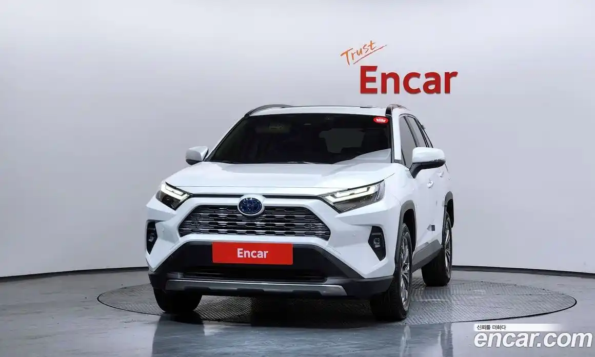 Toyota RAV4 2023 2.5 гидро в Москве № 170157, фото 3