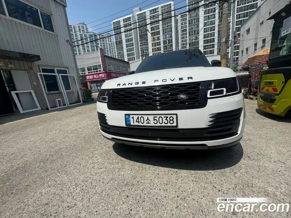 Land Rover Range-Rover 2018 4.4 гидро в Москве № 1982061, фото 1