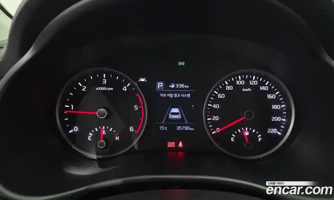 Kia Stonic 2017 1.6 гидро в Москве № 2051323, фото 11