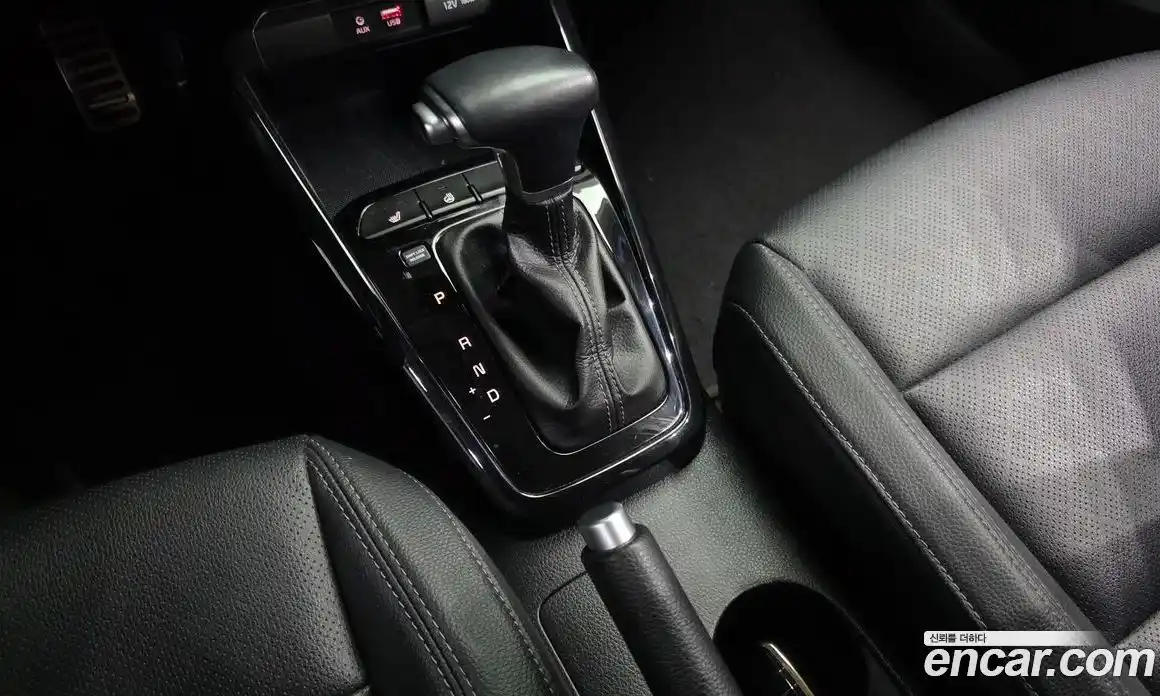 Kia Stonic 2017 1.6 гидро в Москве № 2051323, фото 12
