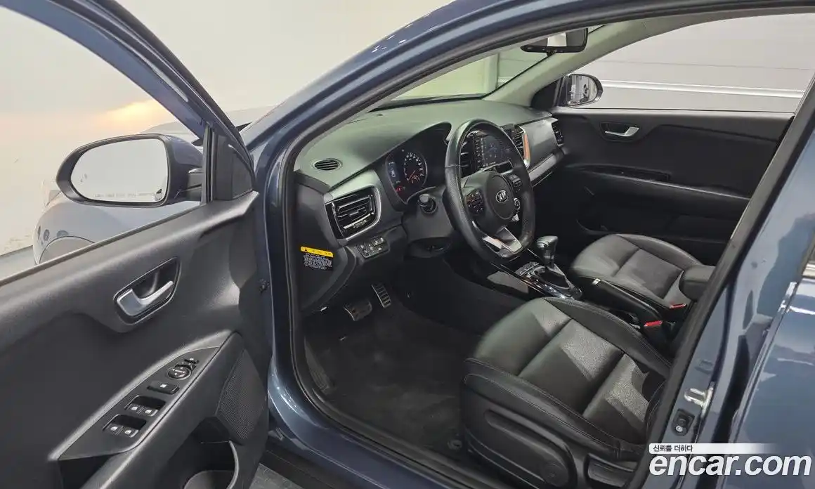Kia Stonic 2017 1.6 гидро в Москве № 2051323, фото 13