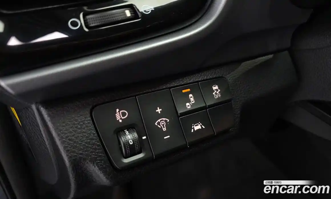 Kia Stonic 2017 1.6 гидро в Москве № 2051323, фото 20