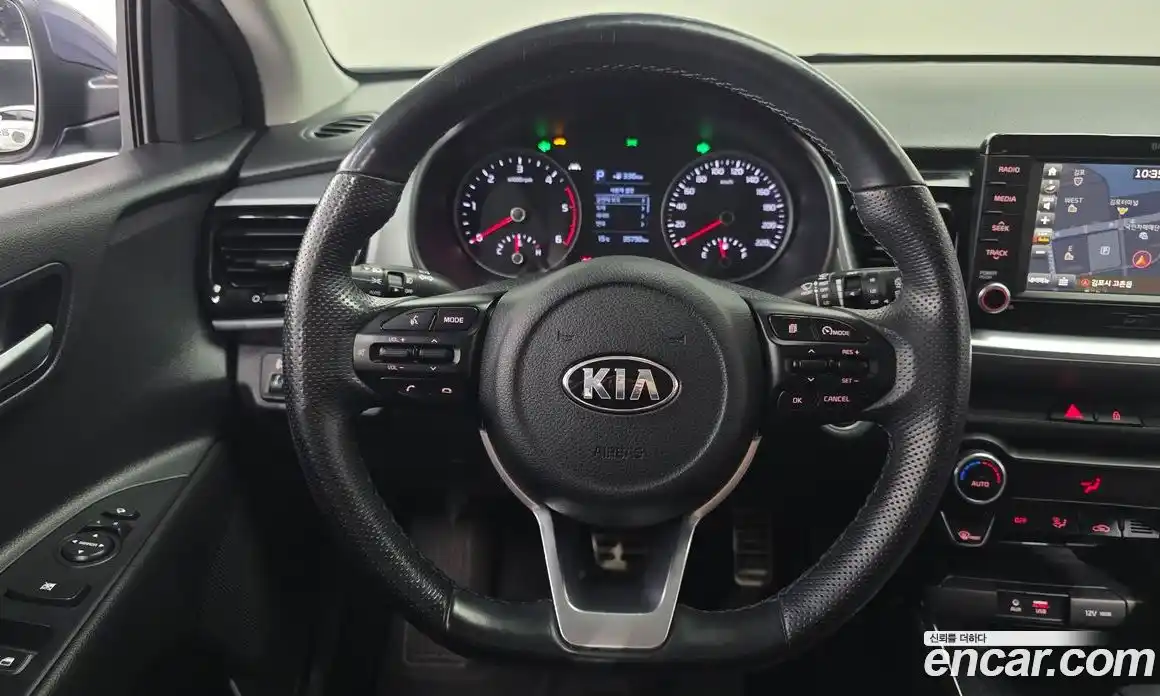 Kia Stonic 2017 1.6 гидро в Москве № 2051323, фото 22