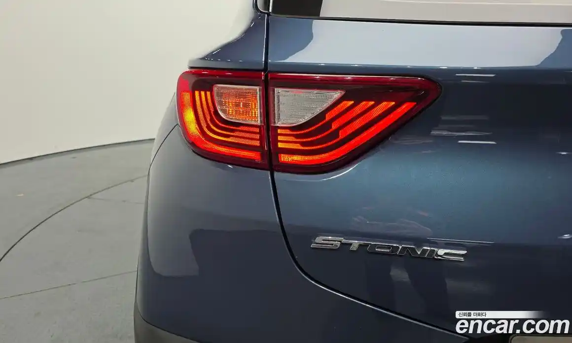 Kia Stonic 2017 1.6 гидро в Москве № 2051323, фото 9