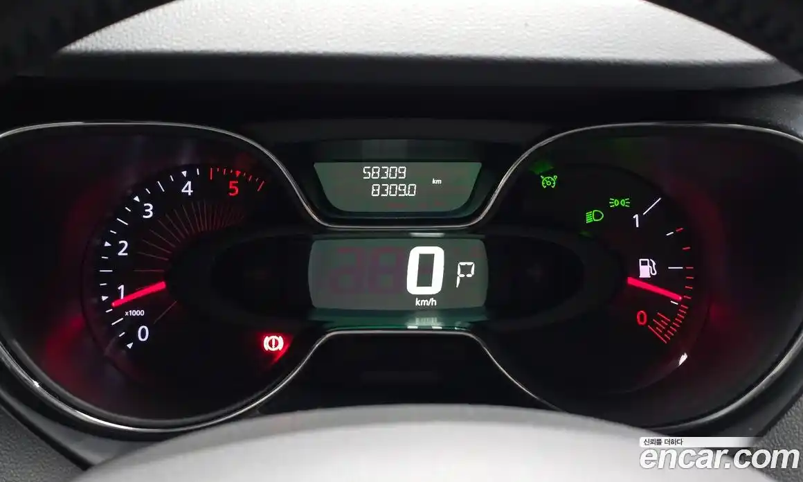 Renault QM3 2017 1.5 гидро в Москве № 2053958, фото 8